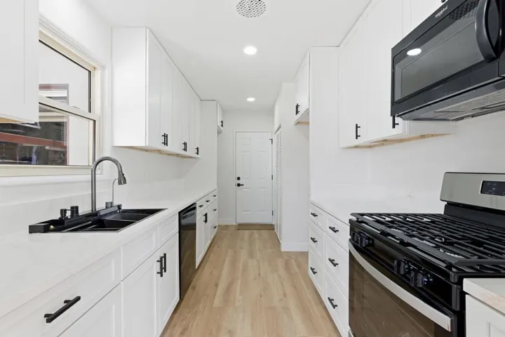 03 KITCHEN