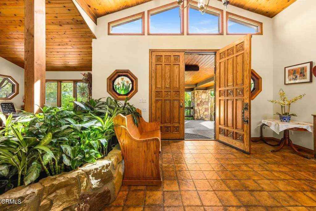 10681 Encino Drive, Oak View, California 93022 home-pic-5