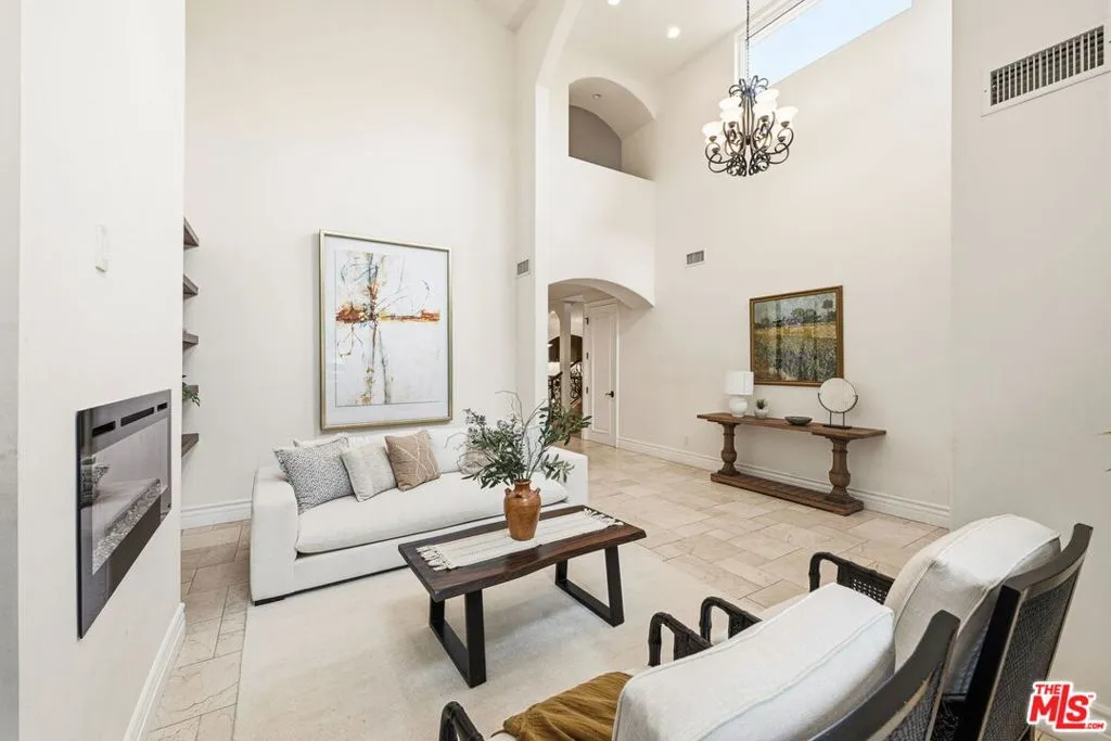 16655 La Maida Street, Encino, California 91436 home-pic-5