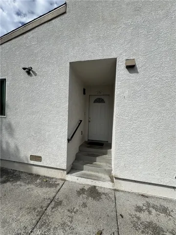Separate entrance to back unit