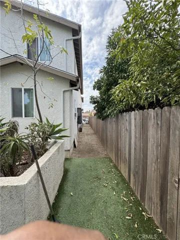 Side yard, Artificial Turf Front and Side yaeds