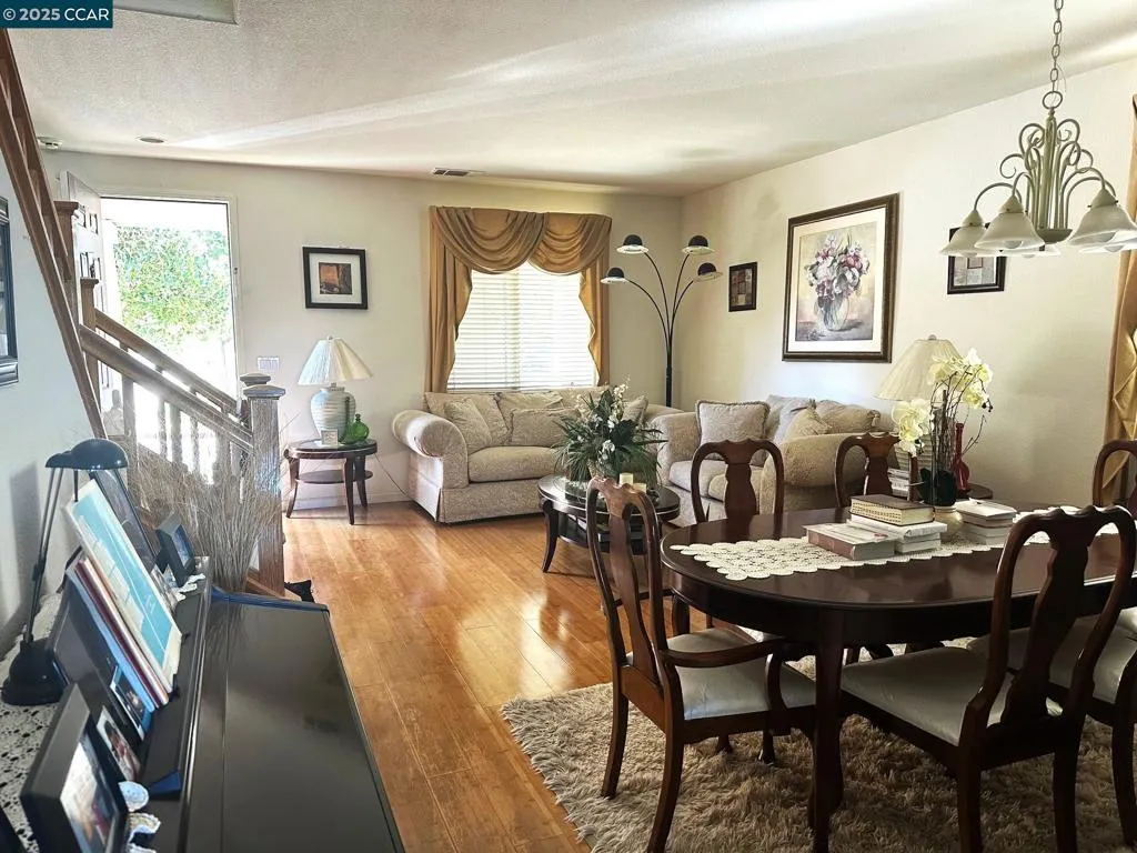 584 Silver Maple Drive, Hercules, California 94547 home-pic-5