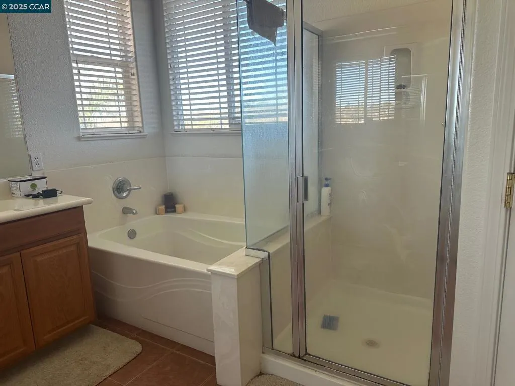 584 Silver Maple Drive, Hercules, California 94547 home-pic-14