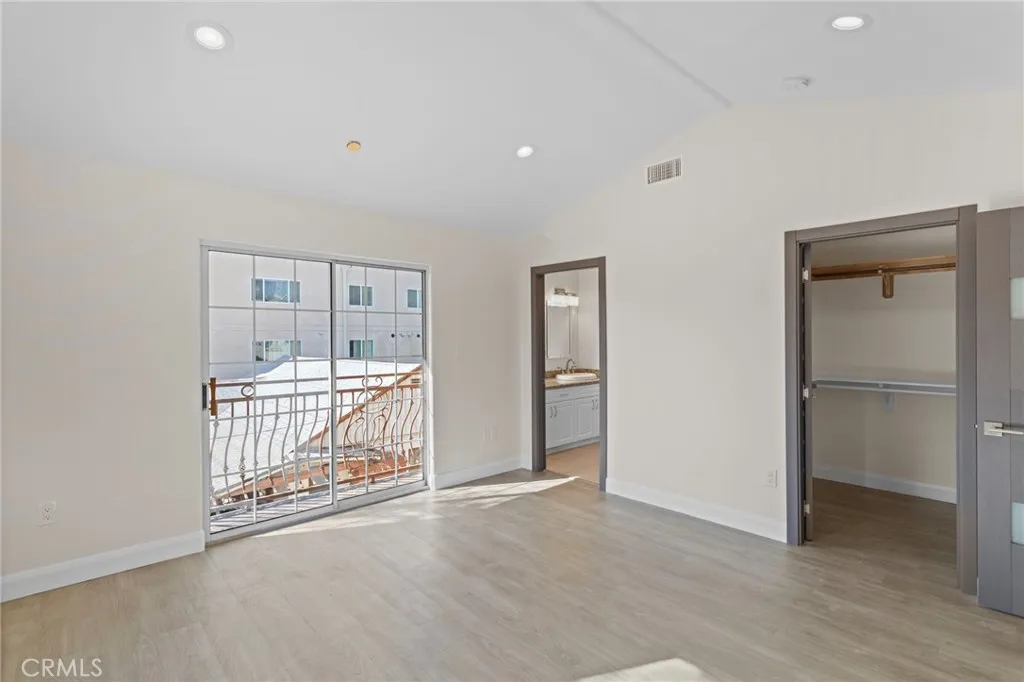 14957 Victory Boulevard 101, Van Nuys, California 91411 home-pic-11