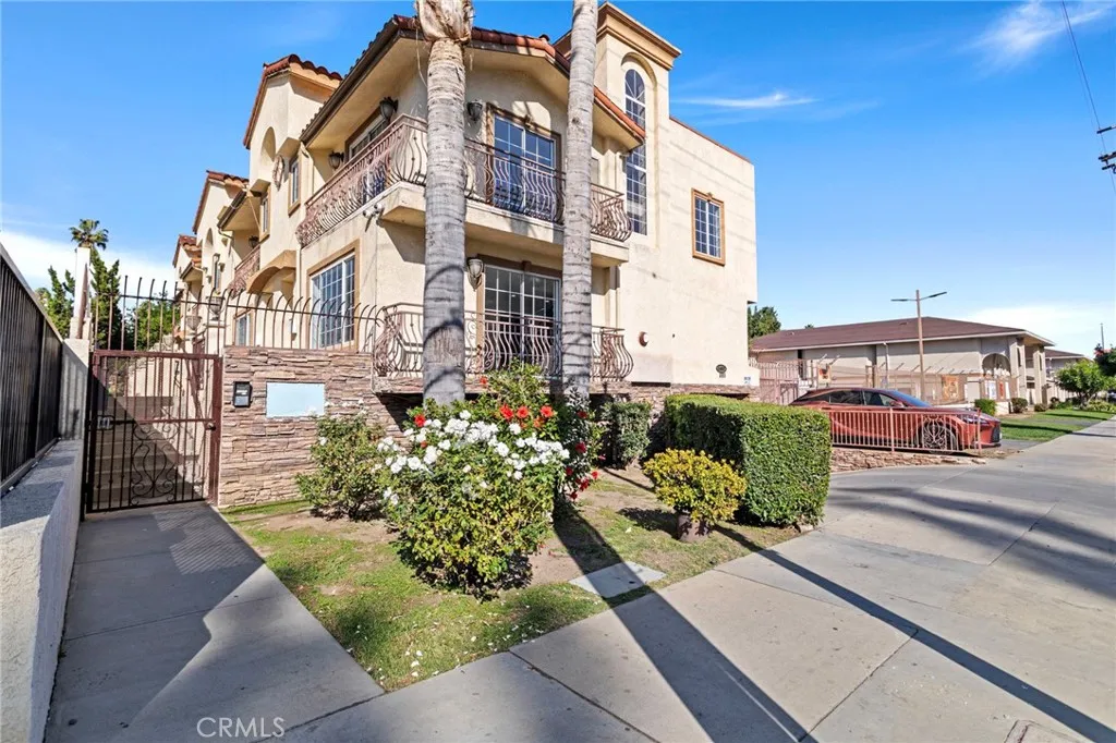 14957 Victory Boulevard 101, Van Nuys, California 91411 home-pic-1