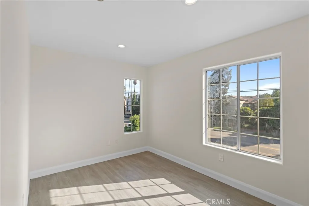 14957 Victory Boulevard 101, Van Nuys, California 91411 home-pic-12