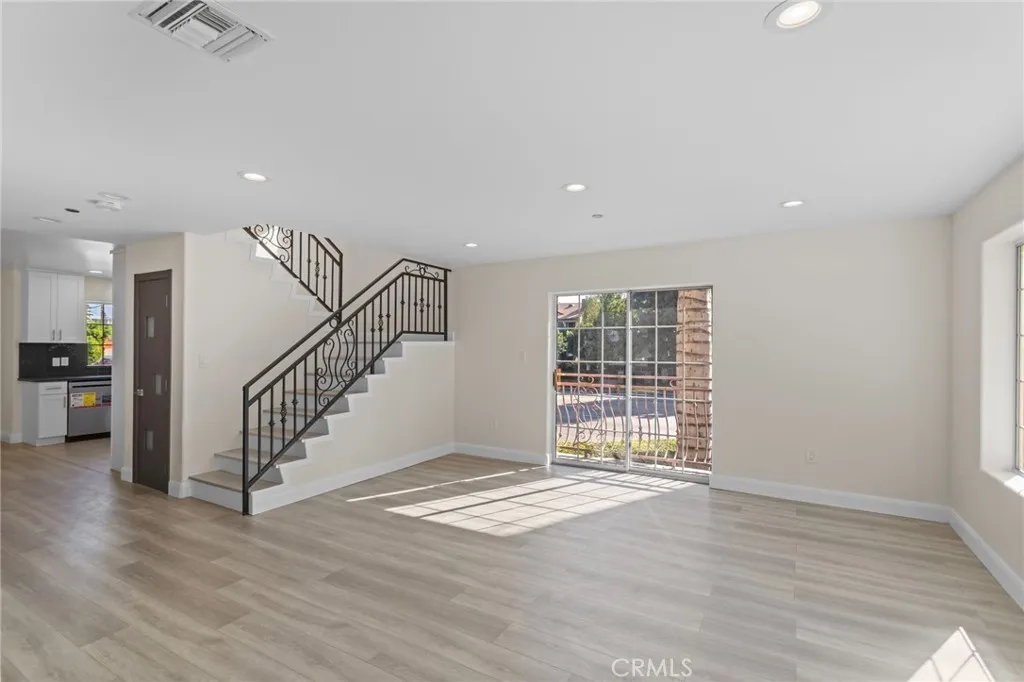 14957 Victory Boulevard 101, Van Nuys, California 91411 home-pic-4