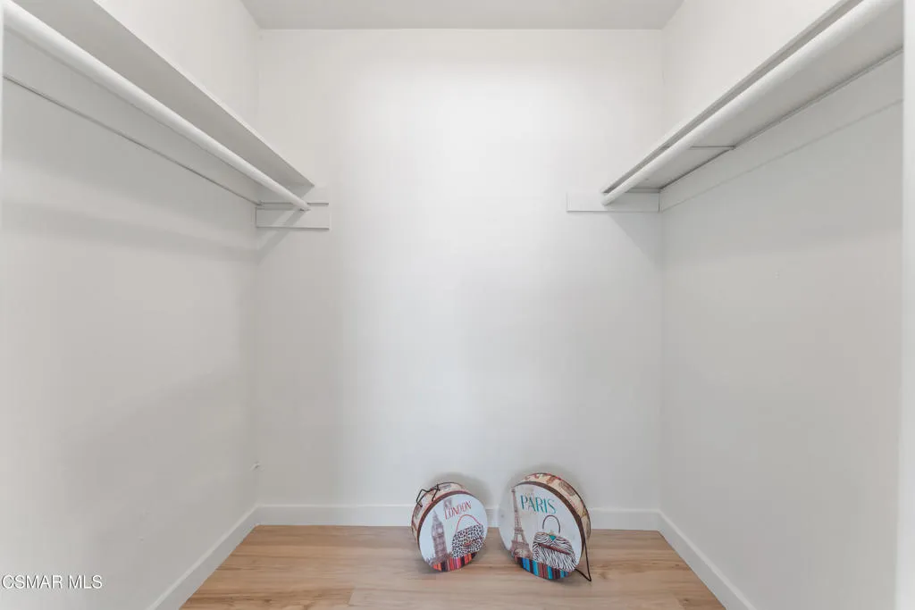 22050 Calvert Street 10, Woodland Hills, California 91367 home-pic-17