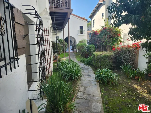 438 S Cochran Avenue 108, Los Angeles, California 90036