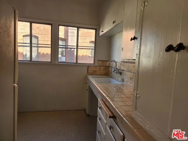 438 S Cochran Avenue 108, Los Angeles, California 90036