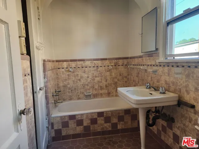 438 S Cochran Avenue 108, Los Angeles, California 90036