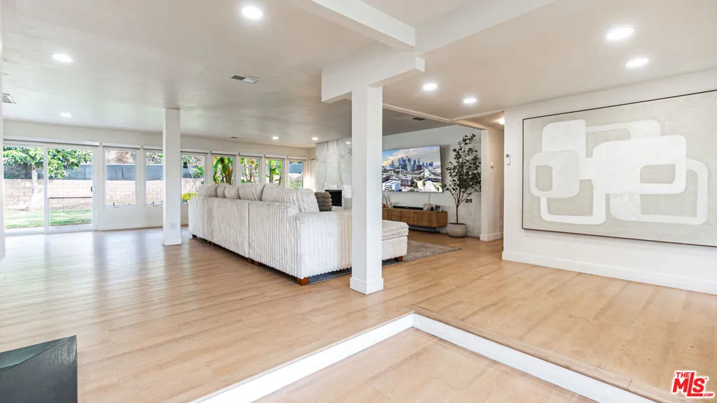 425 Fern Dell Place, Glendora, California 91741 home-pic-9