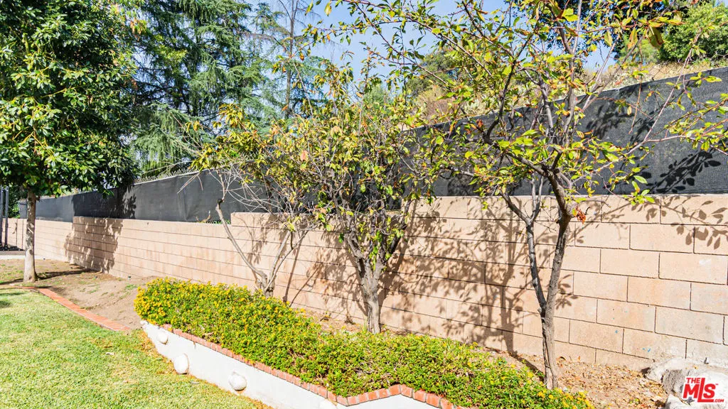 425 Fern Dell Place, Glendora, California 91741 home-pic-54
