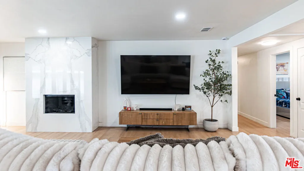 425 Fern Dell Place, Glendora, California 91741 home-pic-10