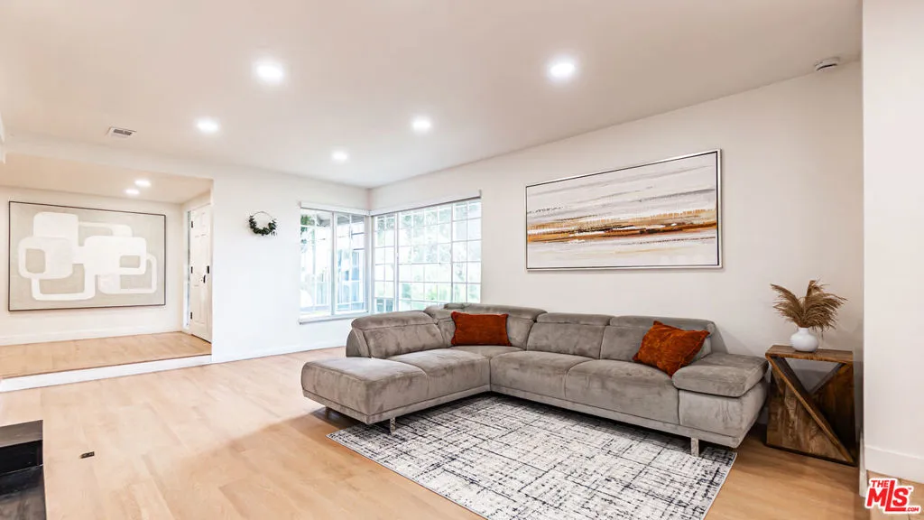 425 Fern Dell Place, Glendora, California 91741 home-pic-8