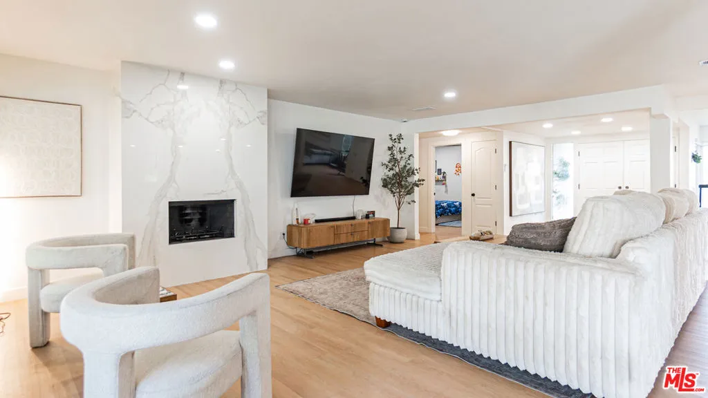 425 Fern Dell Place, Glendora, California 91741 home-pic-11