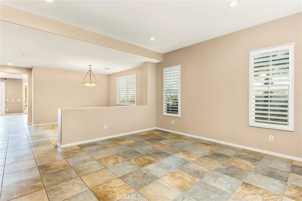 7526 Tioga Lane, Highland, California 92346 home-pic-6
