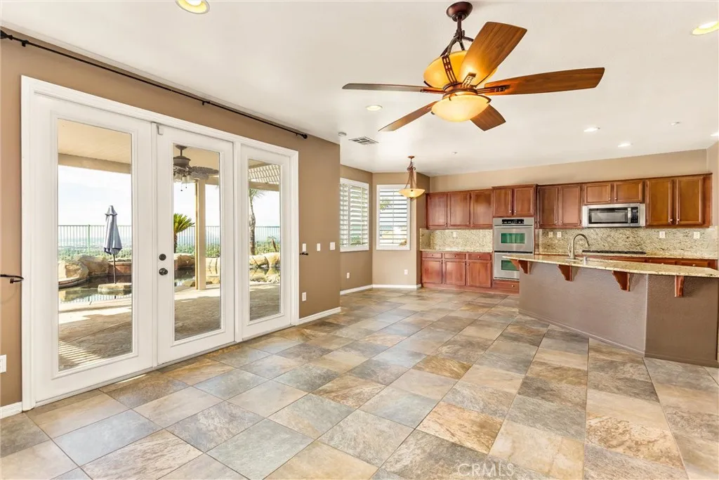 7526 Tioga Lane, Highland, California 92346 home-pic-12