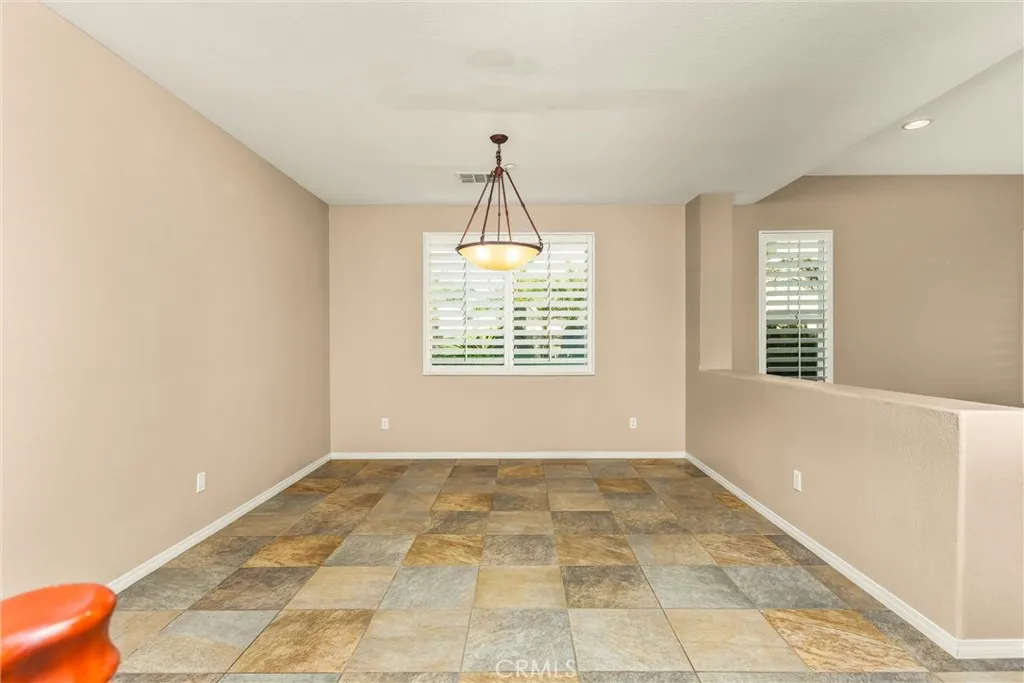 7526 Tioga Lane, Highland, California 92346 home-pic-8
