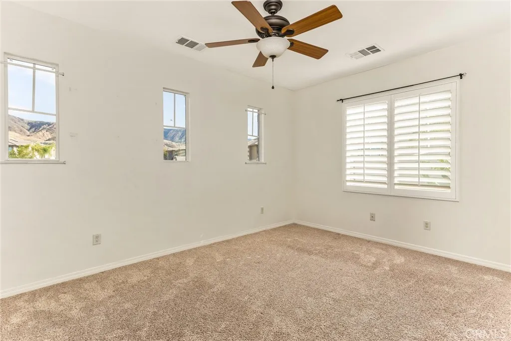 7526 Tioga Lane, Highland, California 92346 home-pic-32