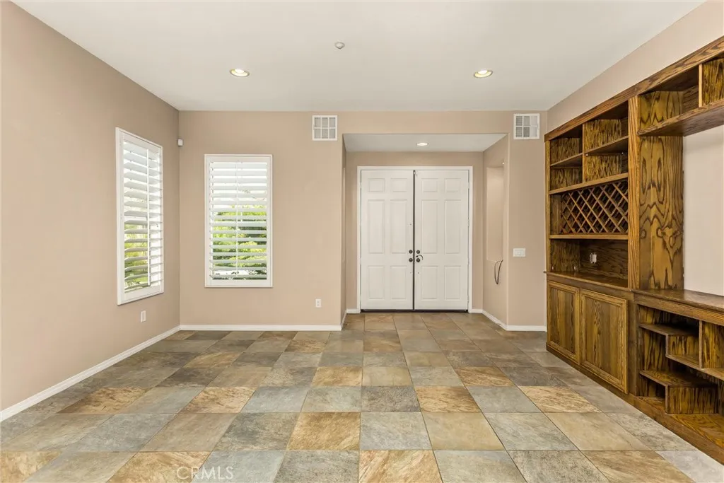 7526 Tioga Lane, Highland, California 92346 home-pic-5