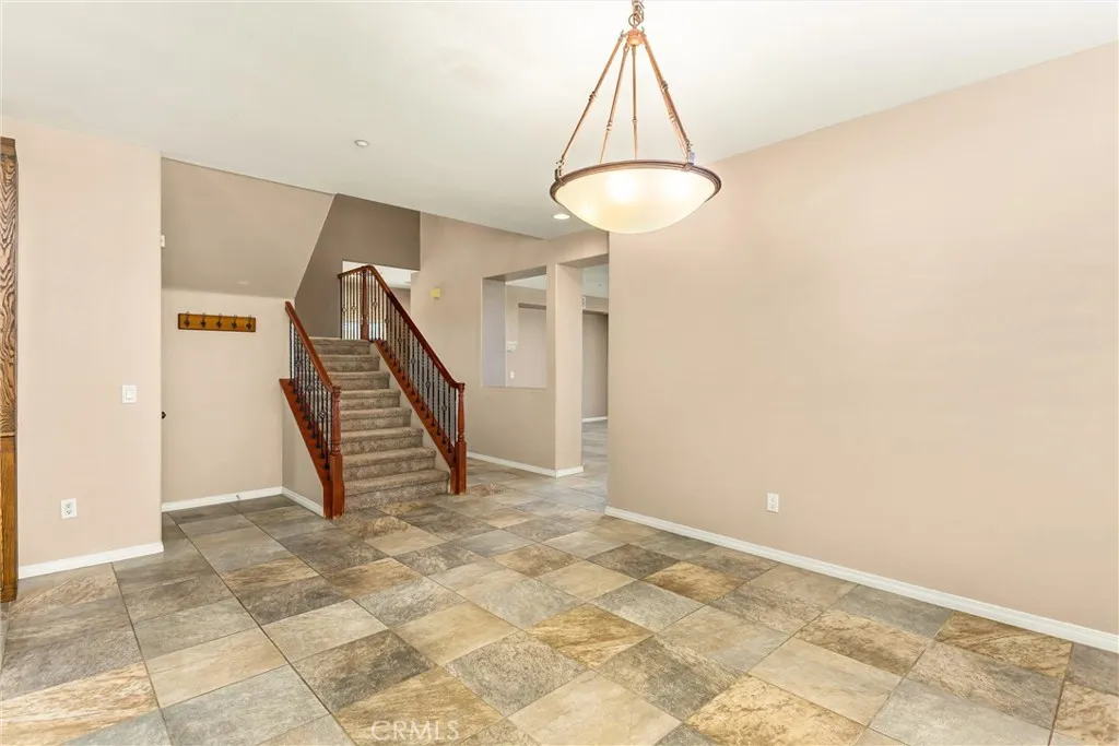 7526 Tioga Lane, Highland, California 92346 home-pic-9