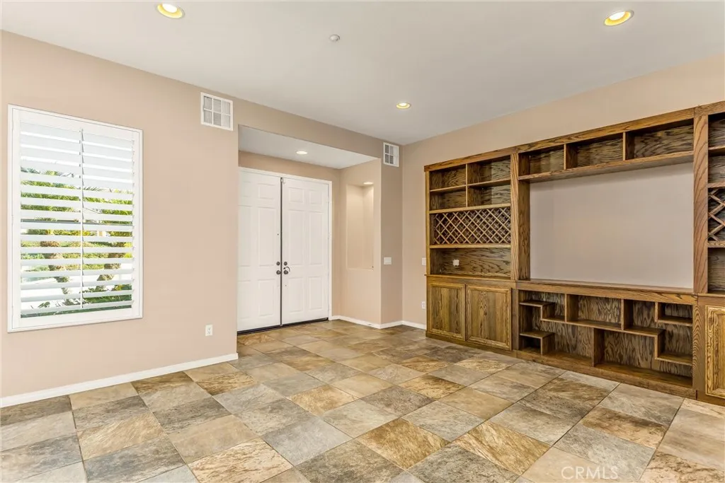 7526 Tioga Lane, Highland, California 92346 home-pic-7