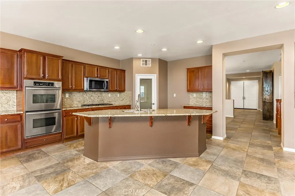 7526 Tioga Lane, Highland, California 92346 home-pic-13