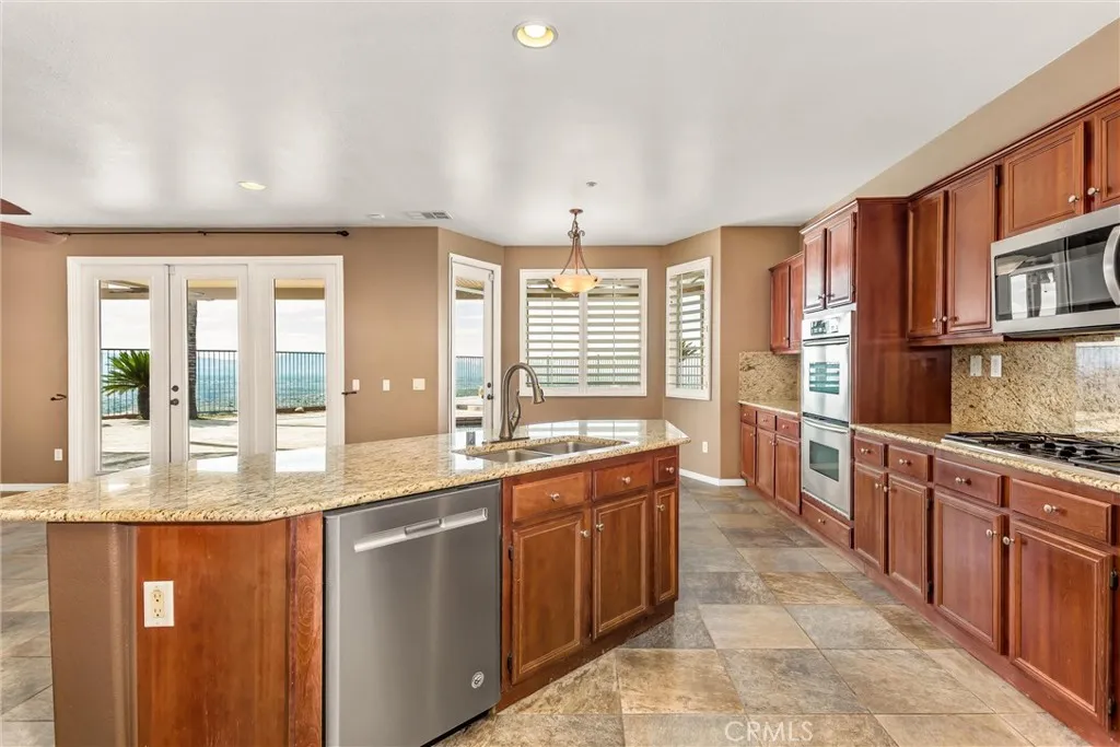 7526 Tioga Lane, Highland, California 92346 home-pic-15