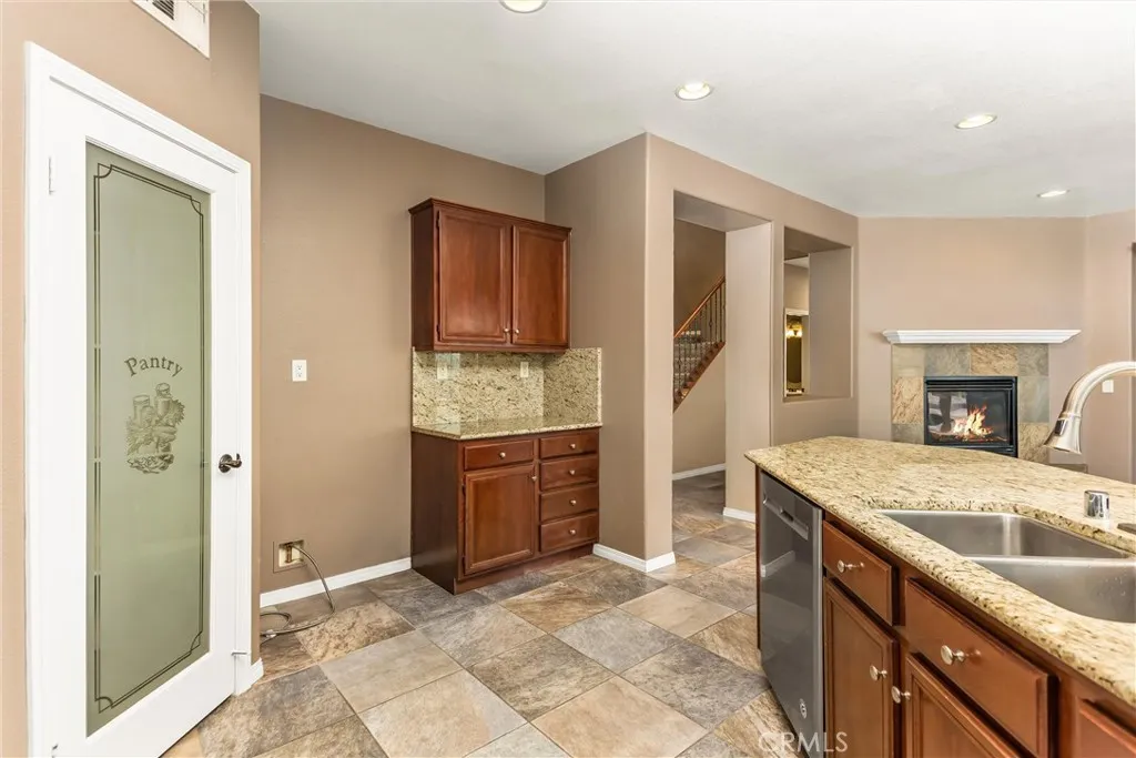 7526 Tioga Lane, Highland, California 92346 home-pic-16
