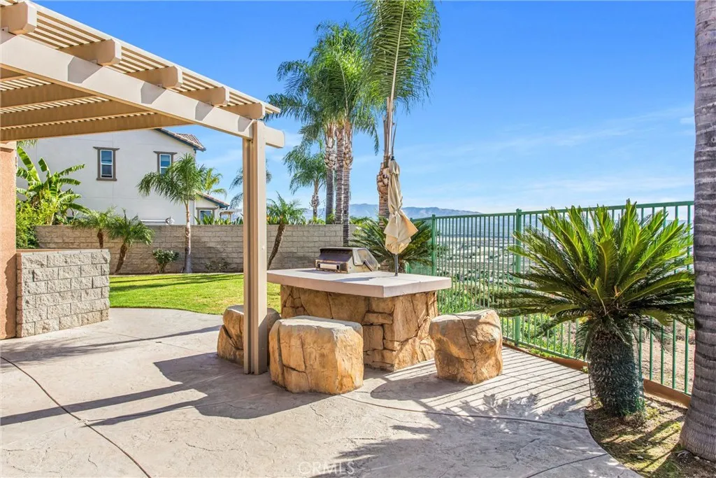 7526 Tioga Lane, Highland, California 92346 home-pic-46