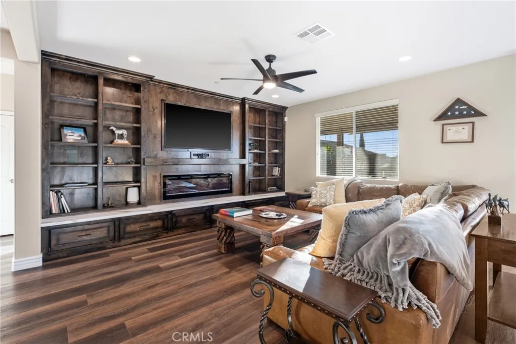 34611 Persian Lilac Street Street, Winchester, California 92596 home-pic-17
