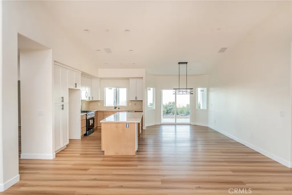 1114 Hollister, Pinon Hills, California 92372 home-pic-12