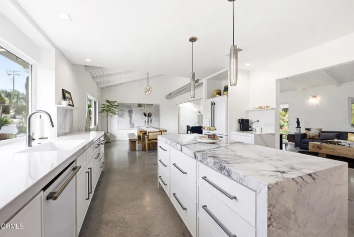 34 Vientos Rd Camarillo-25