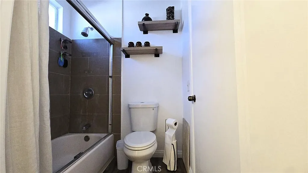 Shared Full Bathroom
