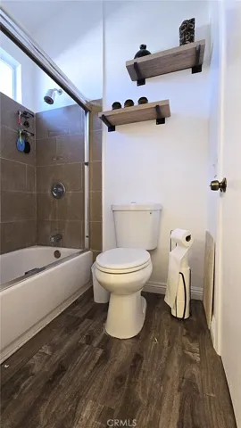 Shared Full Bathroom