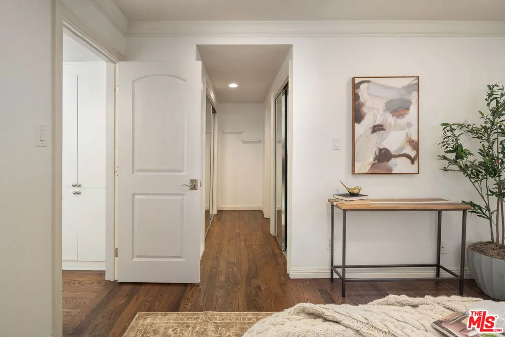 1226 N Kings Road 4, West Hollywood, California 90069 home-pic-14