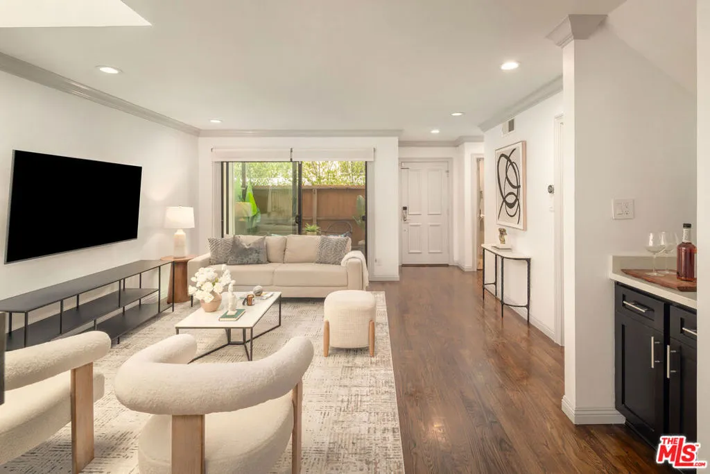 1226 N Kings Road 4, West Hollywood, California 90069 home-pic-6
