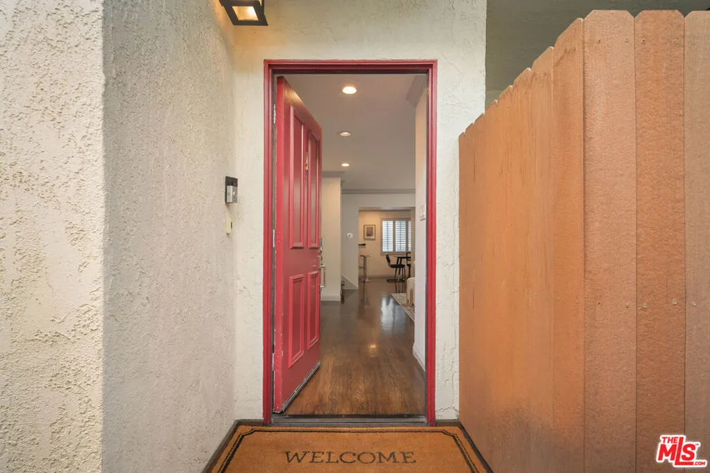 1226 N Kings Road 4, West Hollywood, California 90069 home-pic-3