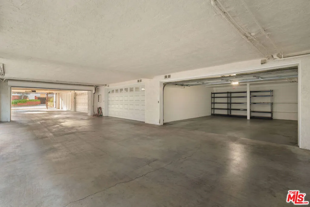 1226 N Kings Road 4, West Hollywood, California 90069 home-pic-21