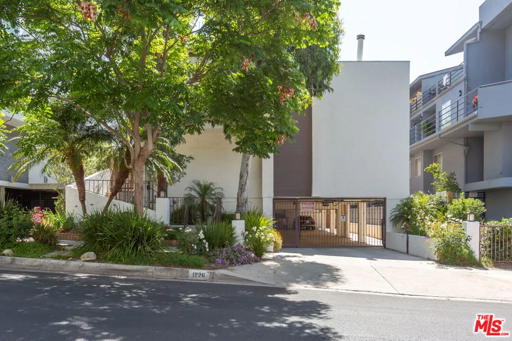 1226 N Kings Road 4, West Hollywood, California 90069 home-pic-1