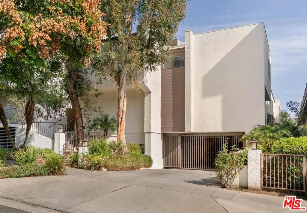 1226 N Kings Road 4, West Hollywood, California 90069 home-pic-2