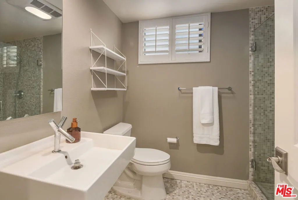 1226 N Kings Road 4, West Hollywood, California 90069 home-pic-15