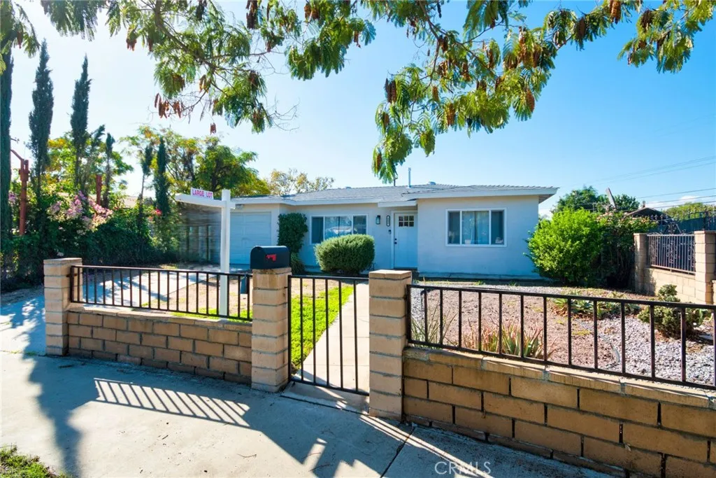 606 E De Anza Circle E, Ontario, California 91761 home-pic-1