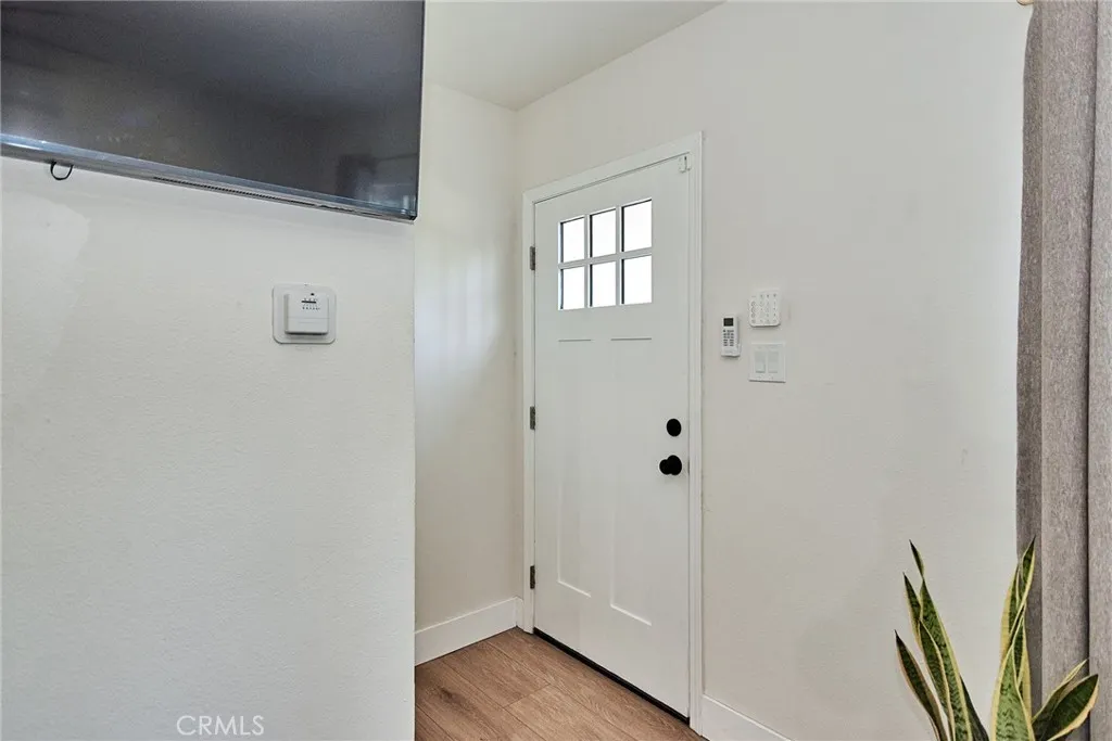 606 E De Anza Circle E, Ontario, California 91761 home-pic-16
