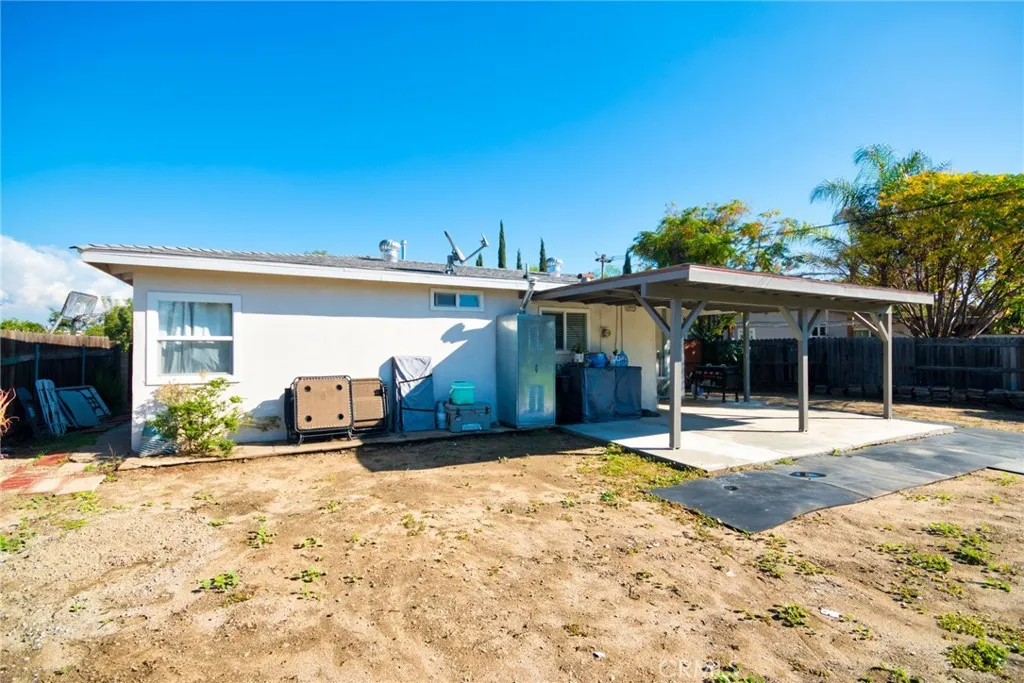 606 E De Anza Circle E, Ontario, California 91761 home-pic-40