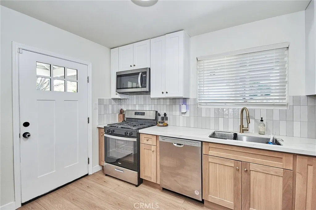606 E De Anza Circle E, Ontario, California 91761 home-pic-23