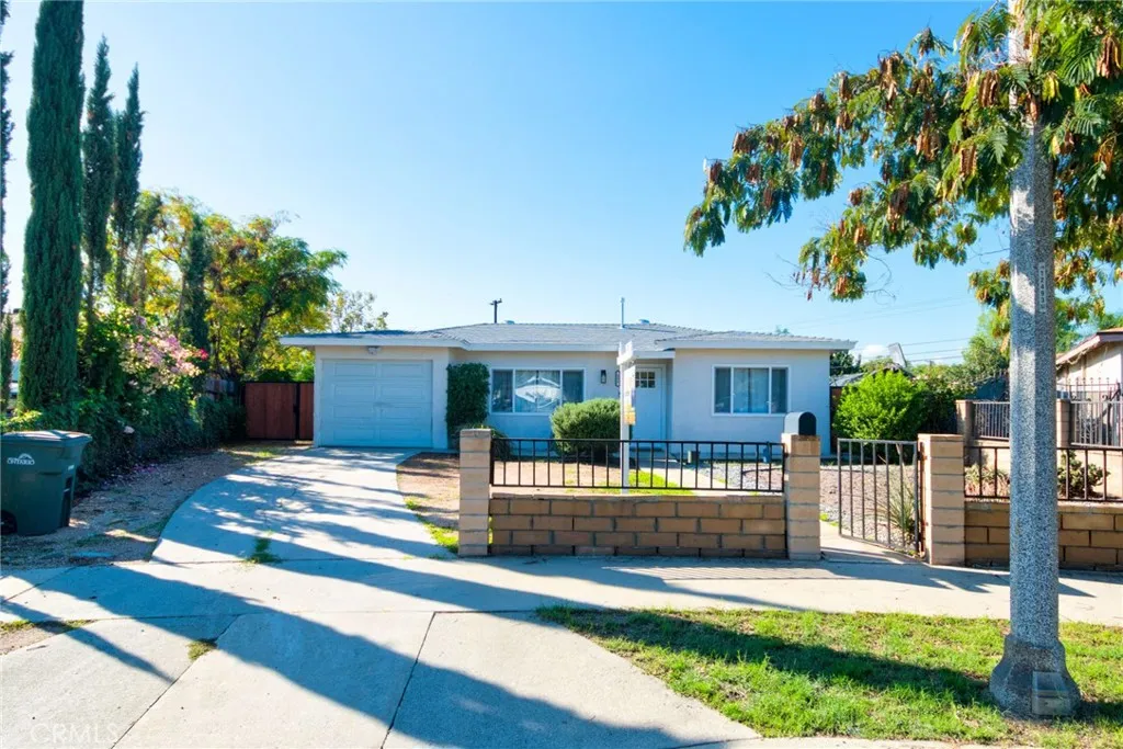 606 E De Anza Circle E, Ontario, California 91761 home-pic-0