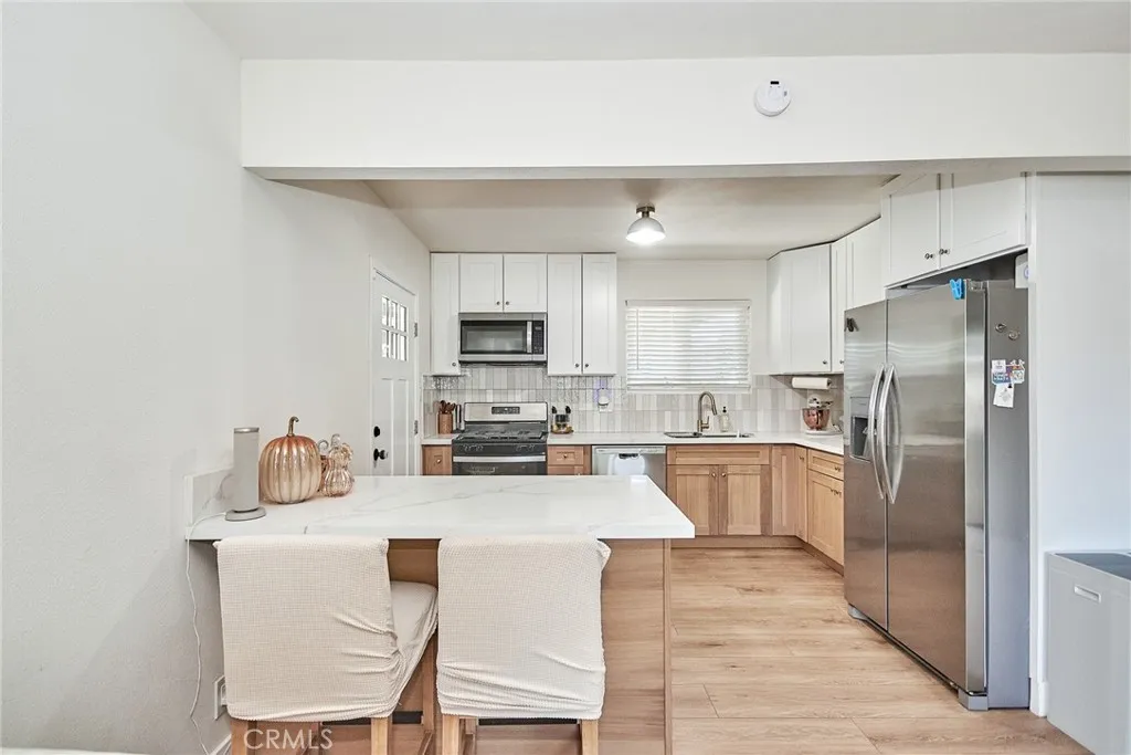 606 E De Anza Circle E, Ontario, California 91761 home-pic-22