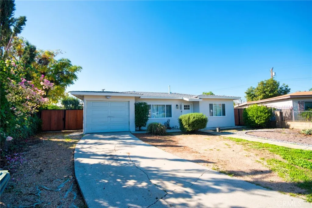 606 E De Anza Circle E, Ontario, California 91761 home-pic-3